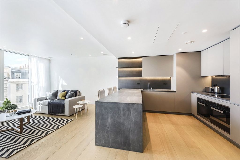 Property photo 1 of 12 Kitchen/Reception