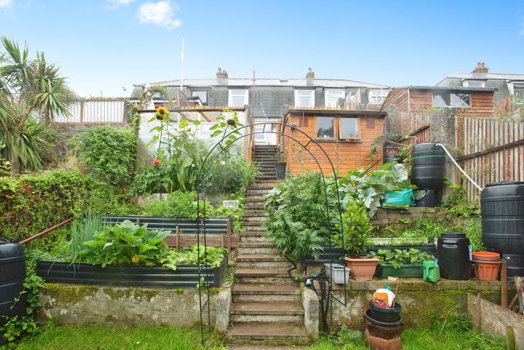 Property photo 2 of 17 Photo