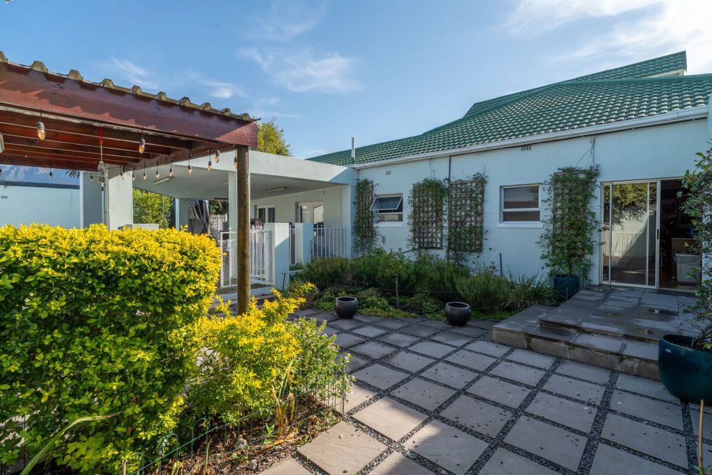 Property photo 3 of 41 Kw1701328