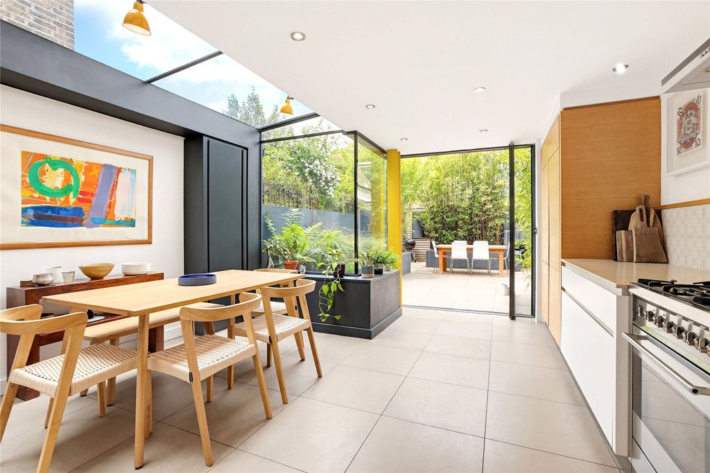 Property photo 3 of 15 Kitchen/Dining