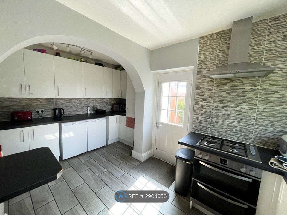 Property photo 1 of 11 Kitchen