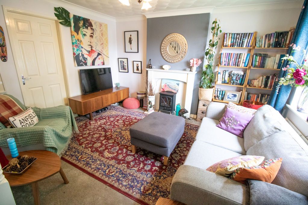 Property photo 3 of 16 Lounge