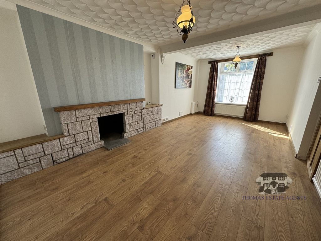 Property photo 2 of 17 Lounge