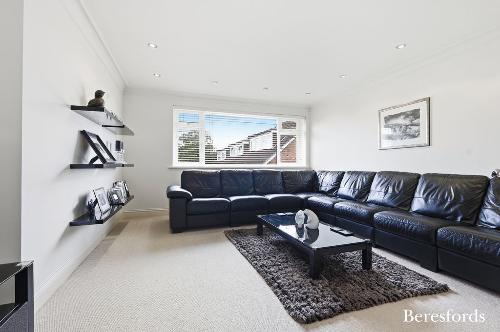 Property photo 2 of 17 Picture No. 27