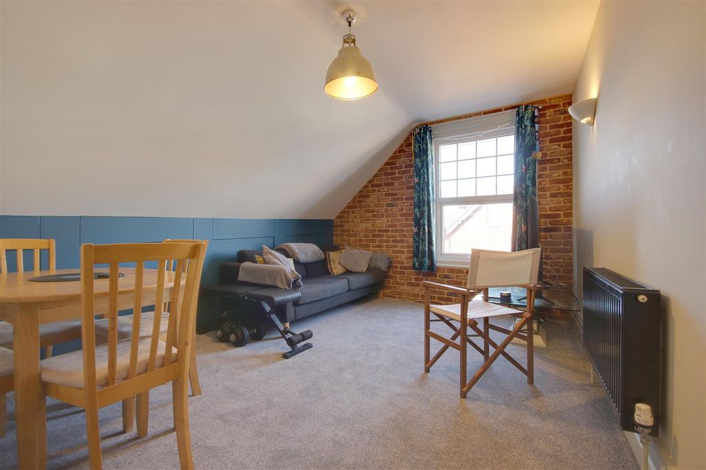 Property photo 2 of 13 4.Jpg