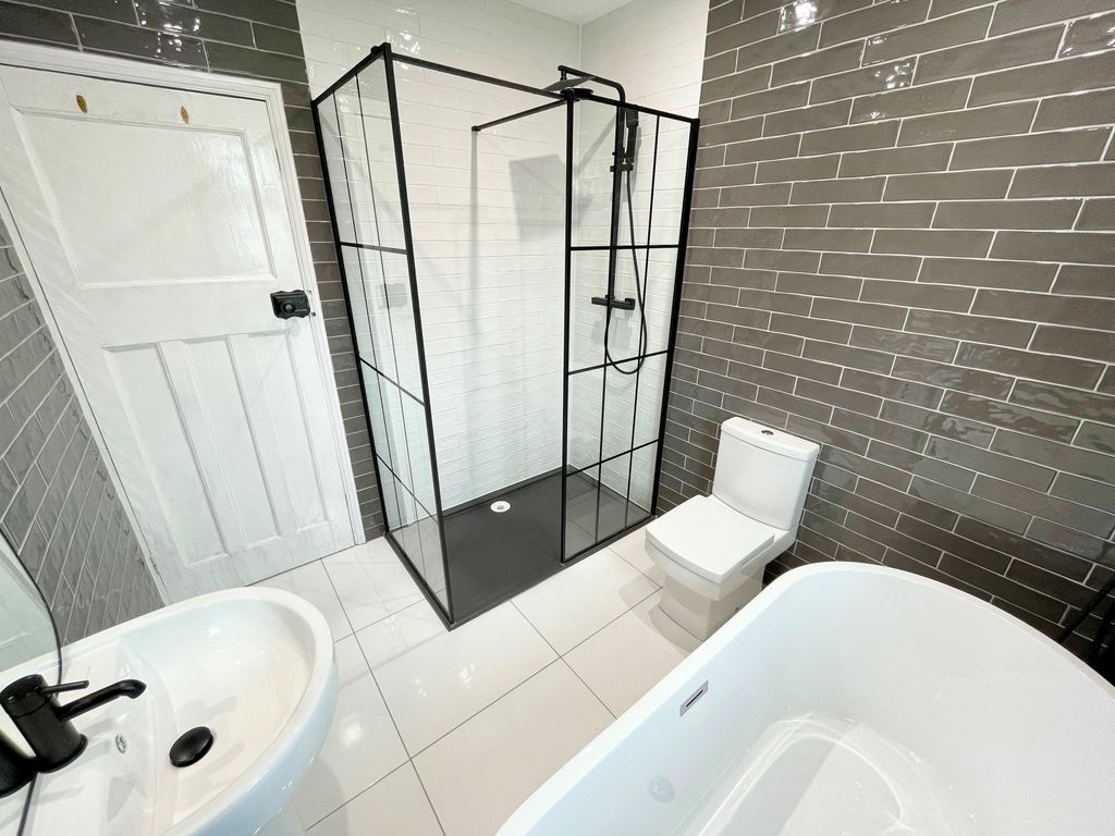 Property photo 3 of 19 Image