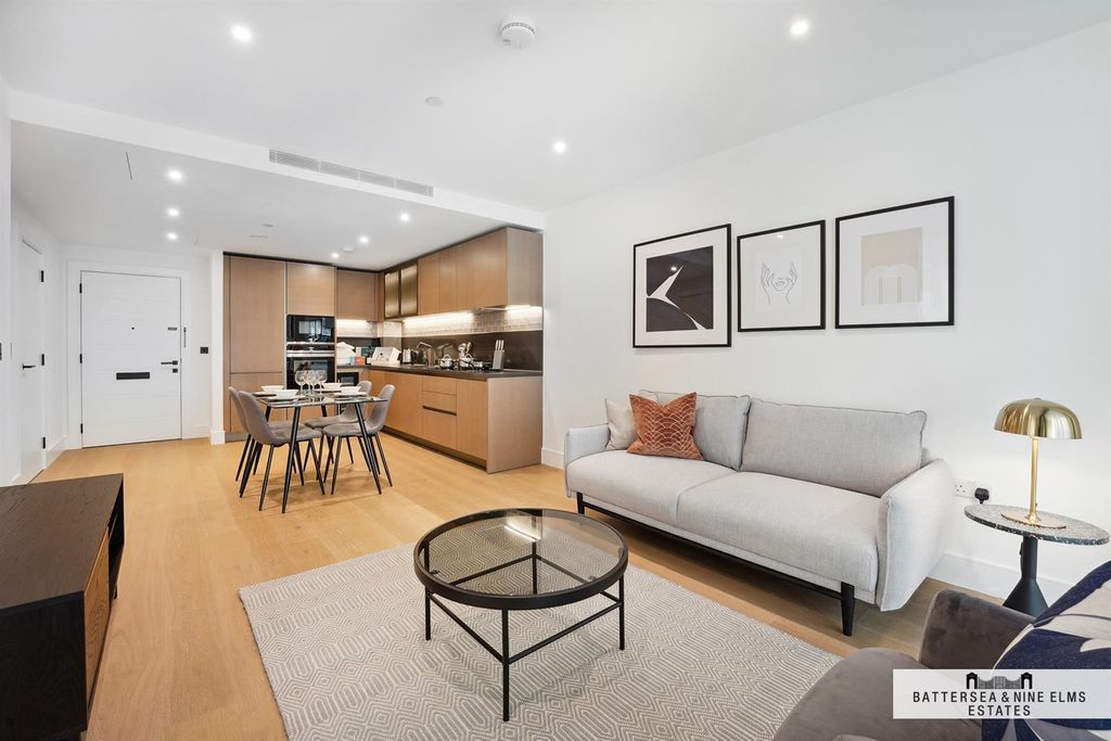 Property photo 2 of 28