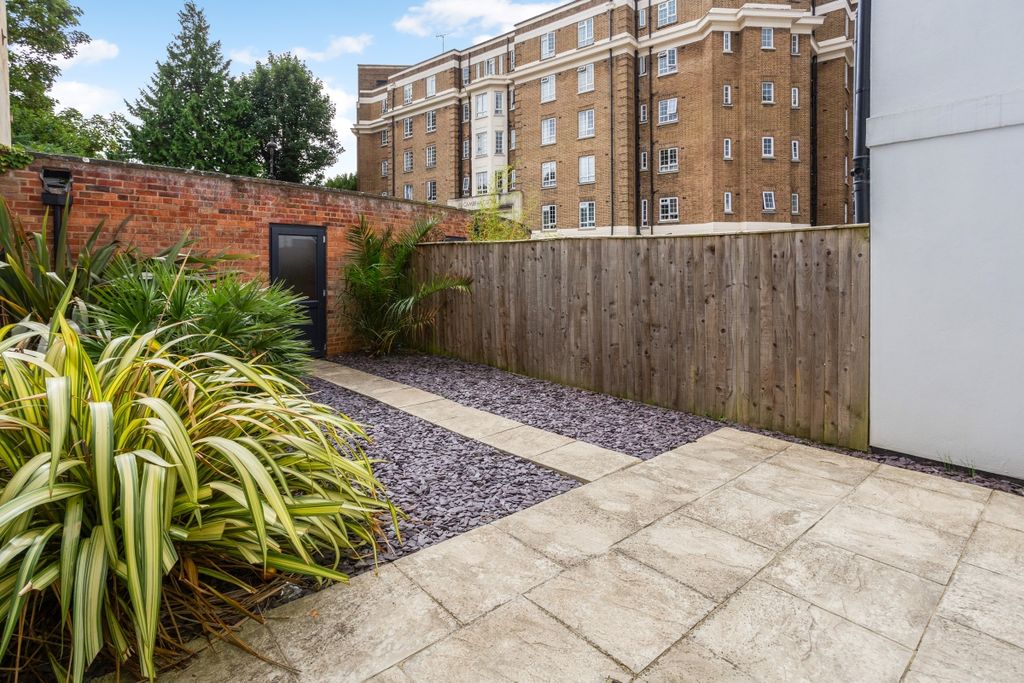 Property photo 2 of 30 1 Trelawn Court 3...