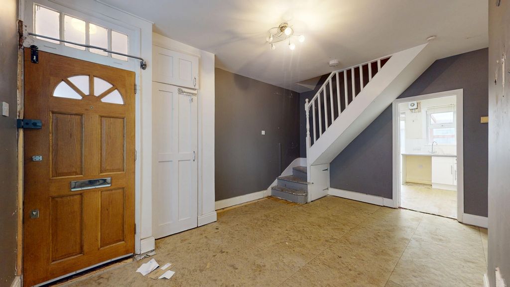 Property photo 2 of 19 122 Wulfstan Street, East Acton, London, W12 0Ah