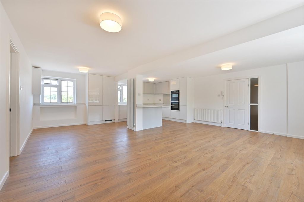 Property photo 3 of 10 2 Amenbury Court-2.Jpg