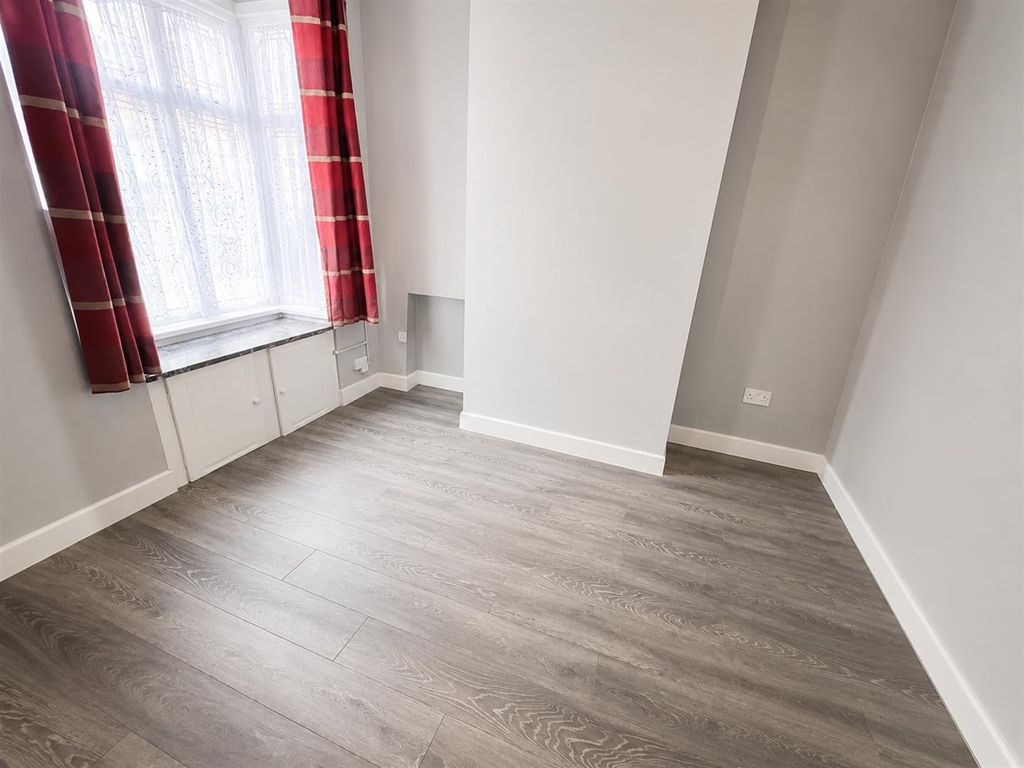 Property photo 2 of 9 1