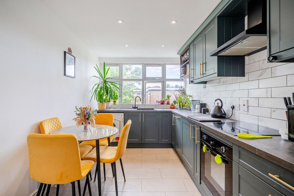 Property photo 3 of 10 1521677-7-1A0Aa84...