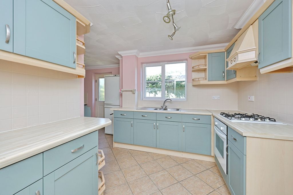 Property photo 2 of 20 Kitchen