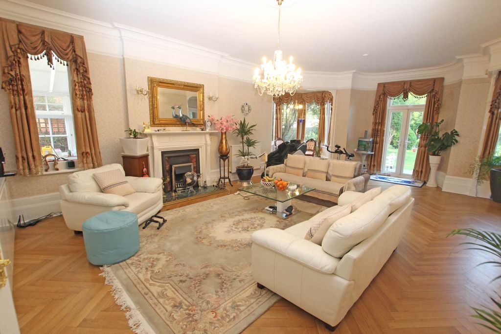 Property photo 2 of 22