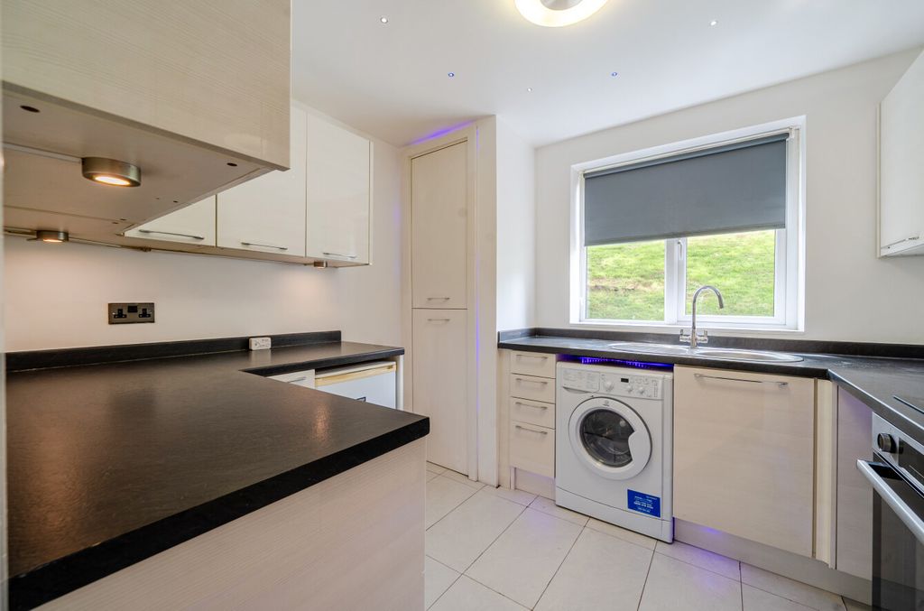 Property photo 3 of 12 1469327-14-6A197c...