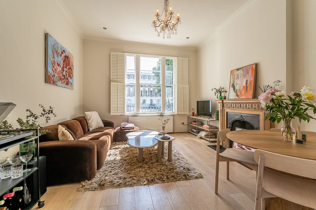 Property photo 1 of 18 Milner Square