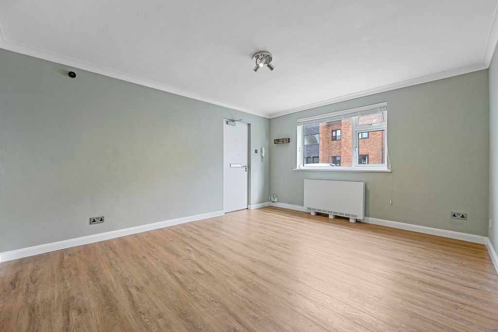 Property photo 3 of 11