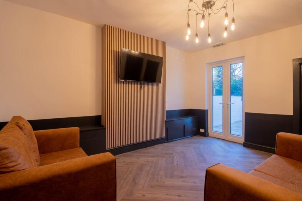 Property photo 1 of 8 09c314Adb1Fcea8E9A932B40De893B48