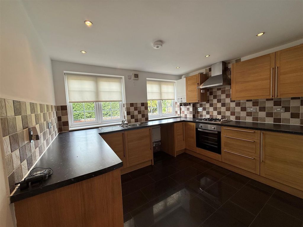 Property photo 3 of 7 Kitchen.Jpg