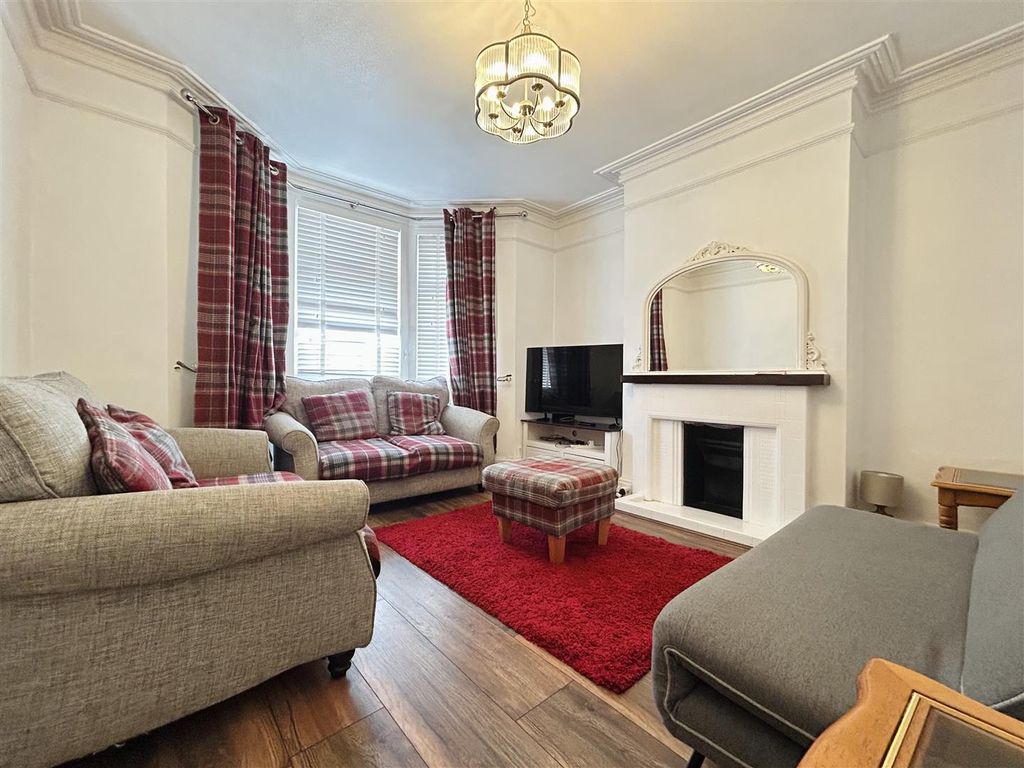 Property photo 2 of 14 Lounge