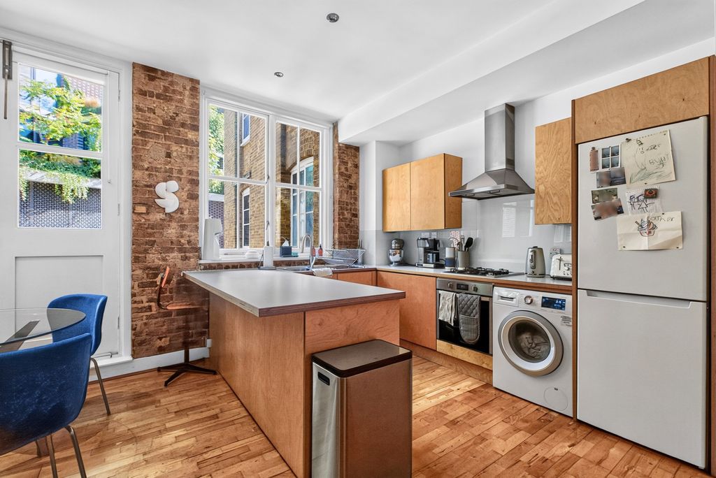 Property photo 3 of 19 Reception/Kitchen
