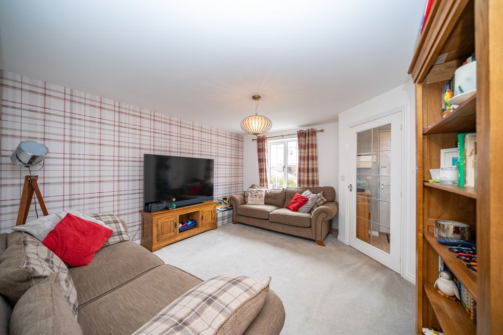 Property photo 2 of 14 15-Laxton-Road-5470