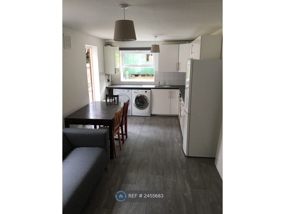 Property photo 2 of 9 Kitchen Diner Lounge