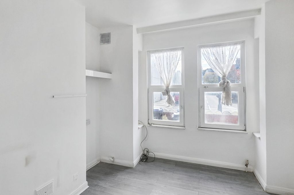 Property photo 3 of 26 173A &amp; 173B Chapter Road, Brent, London, Nw2 5Lj