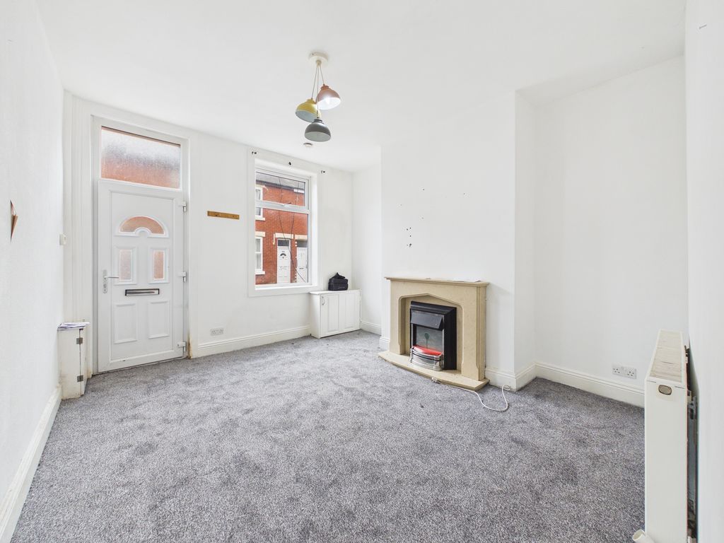 Property photo 3 of 10 Cam03440G0-Pr0545-Still002