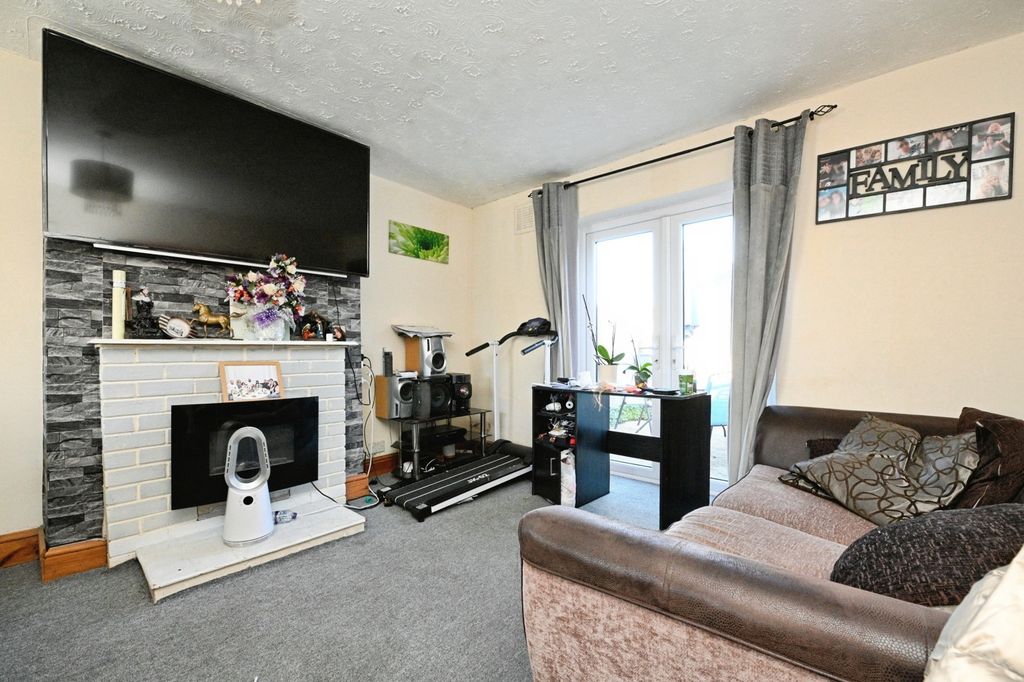 Property photo 2 of 17 Photo