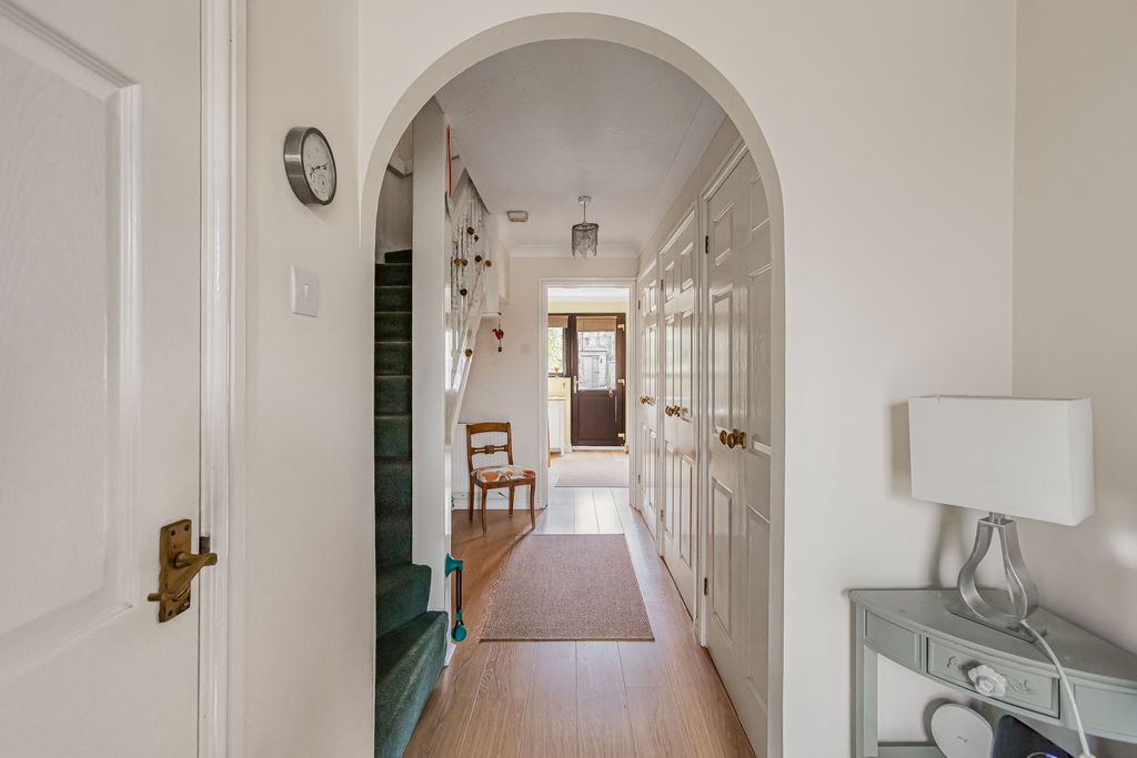 Property photo 2 of 30 Entrance Hall