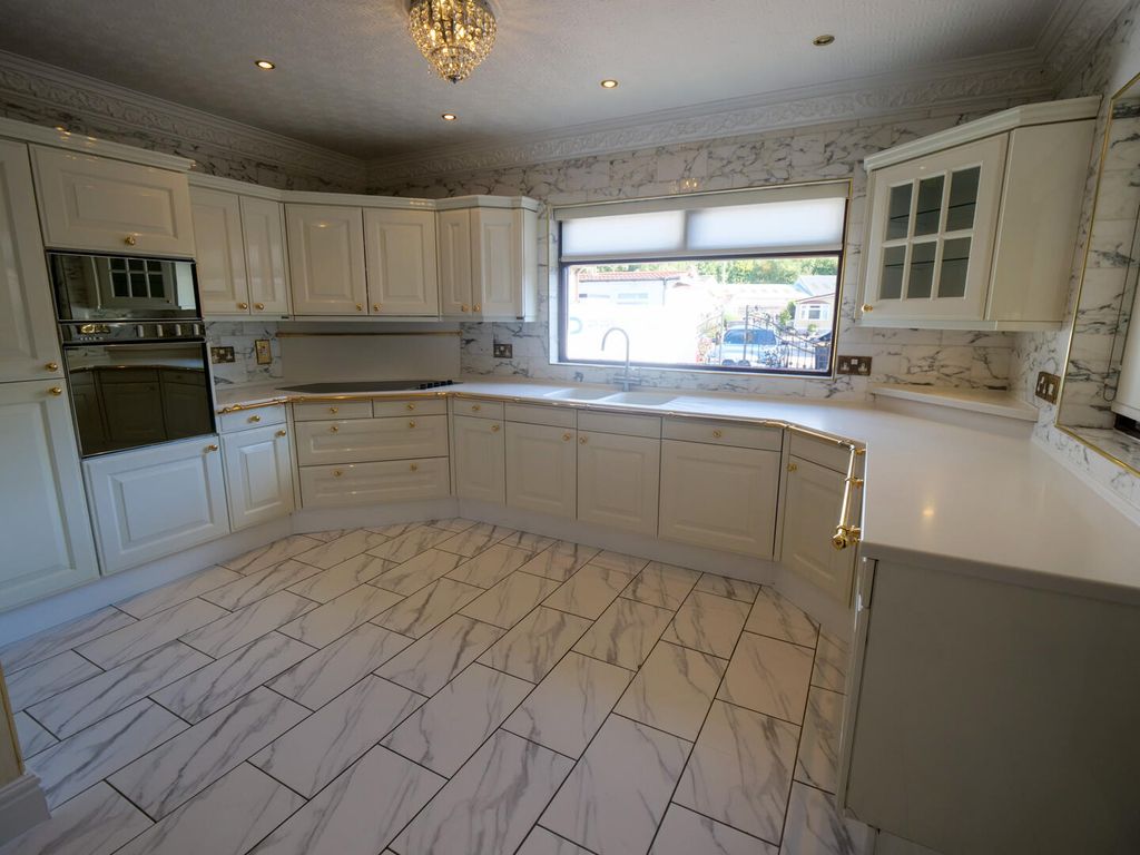 Property photo 3 of 14 Kitchen