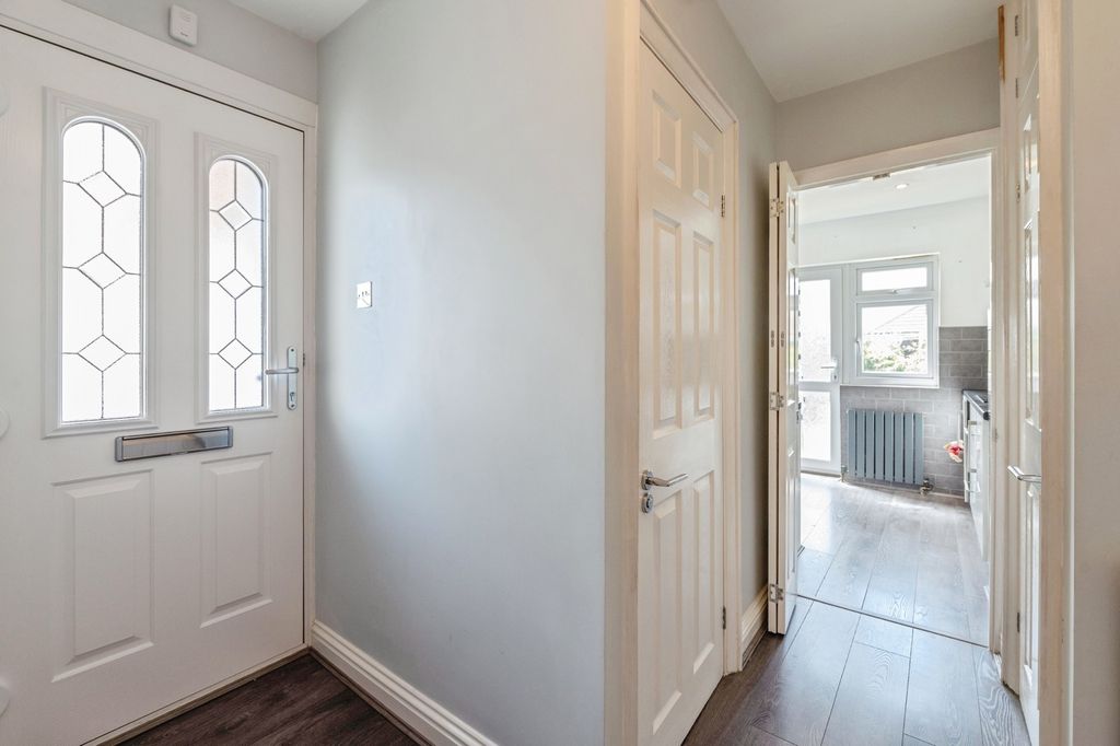 Property photo 2 of 14 Hallway