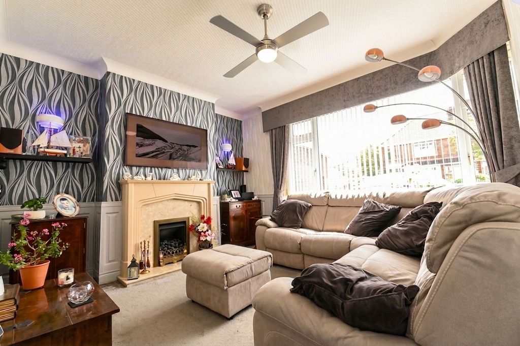Property photo 2 of 23