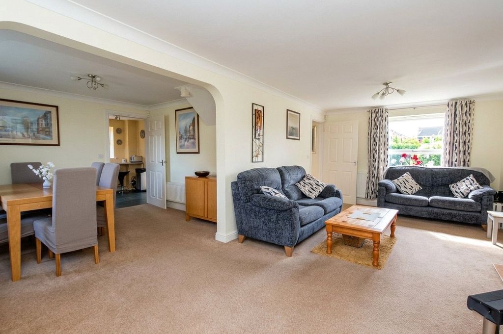 Property photo 2 of 19 Picture No. 12