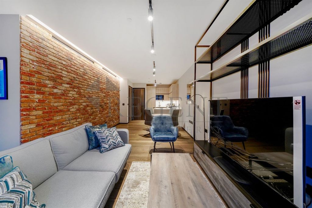 Property photo 3 of 21 Reception