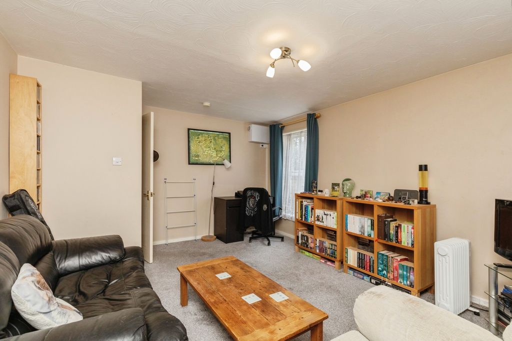 Property photo 3 of 20 Pbox-Img.Jpg