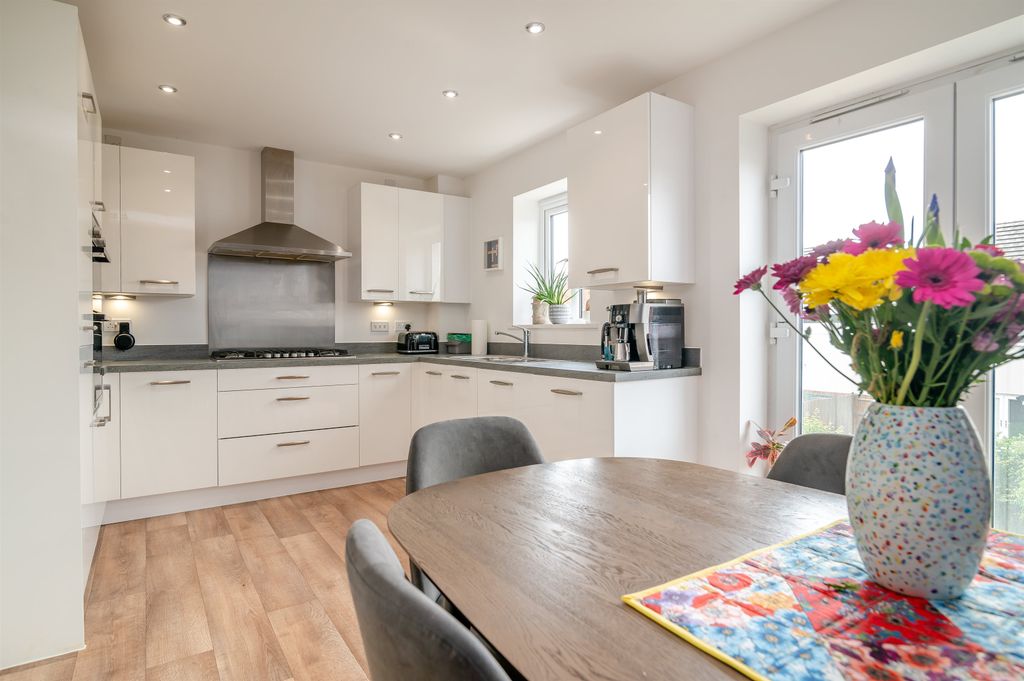 Property photo 2 of 26