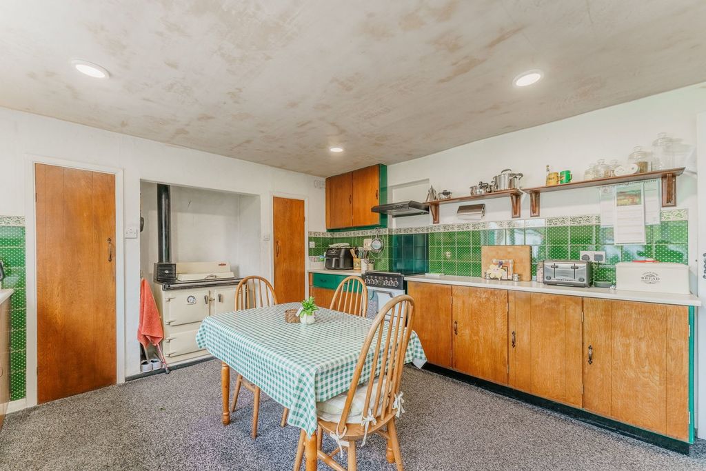 Property photo 3 of 34