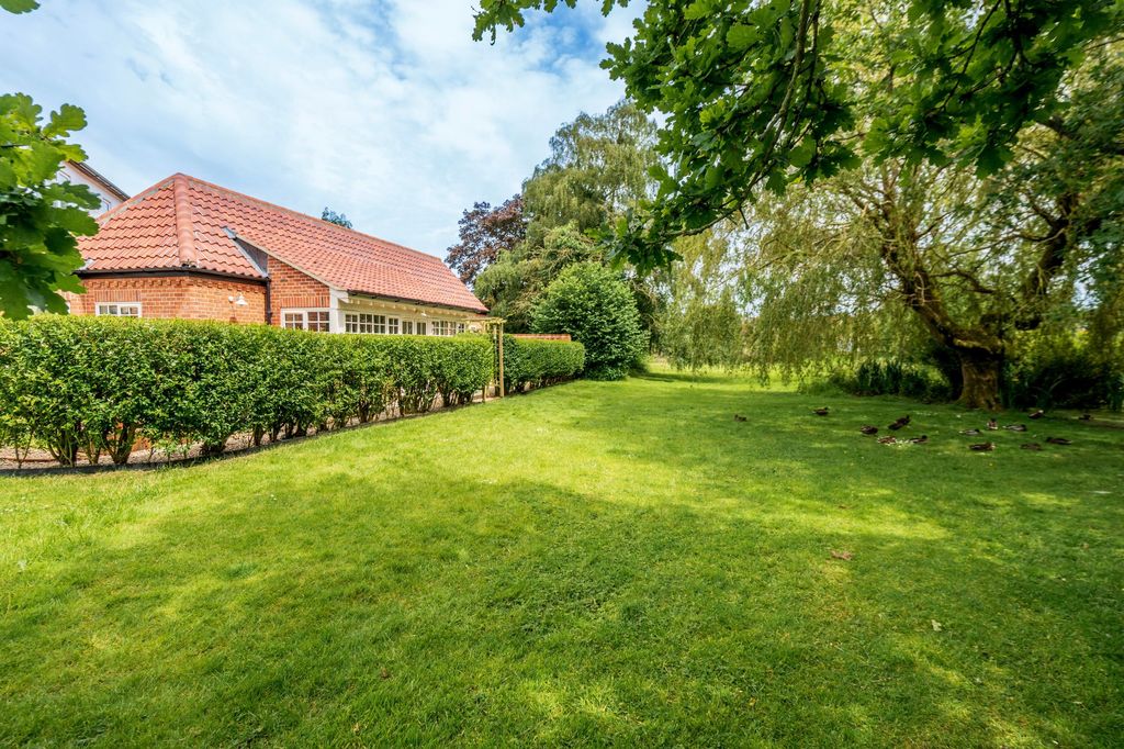 Property photo 1 of 26