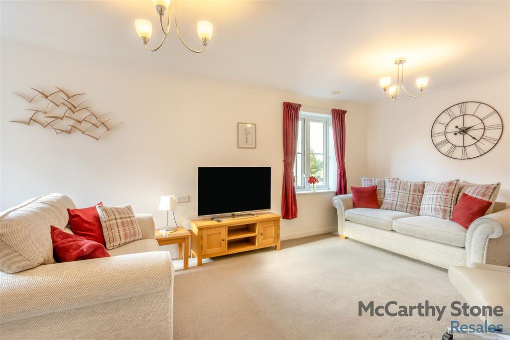 Property photo 2 of 28 8668517-Interior03.Jpg