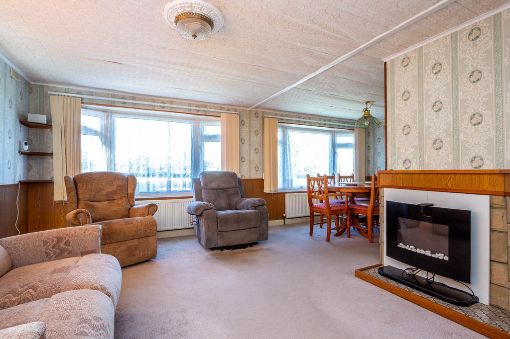 Property photo 3 of 13 Lounge/Dining Room