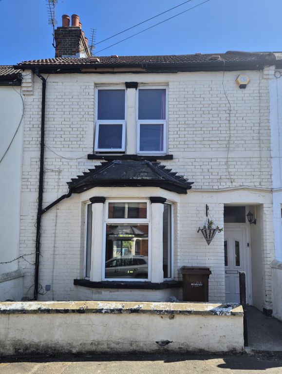 Property photo 1 of 11 3 Bedroom Mid-Terraced