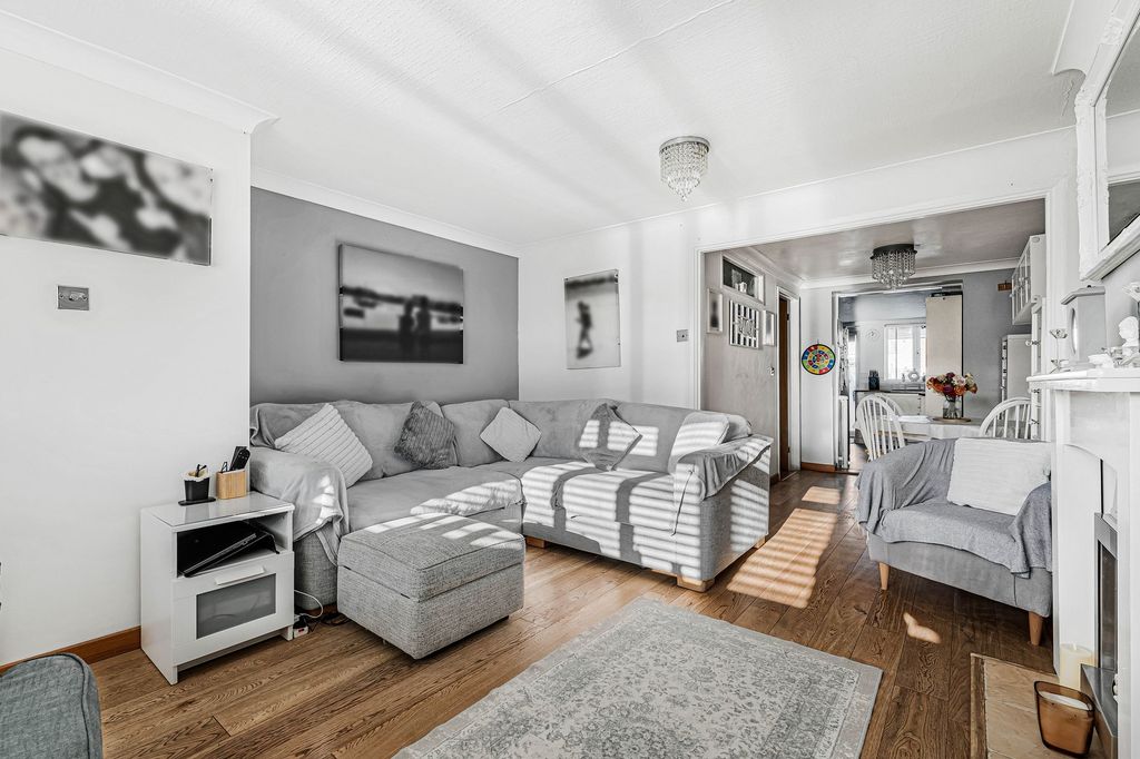 Property photo 2 of 21