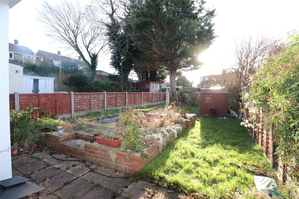 Property photo 2 of 18 Garden