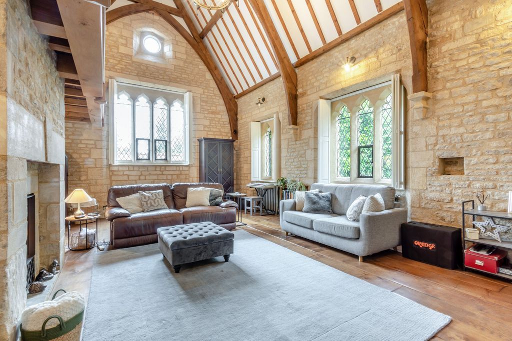 Property photo 2 of 50