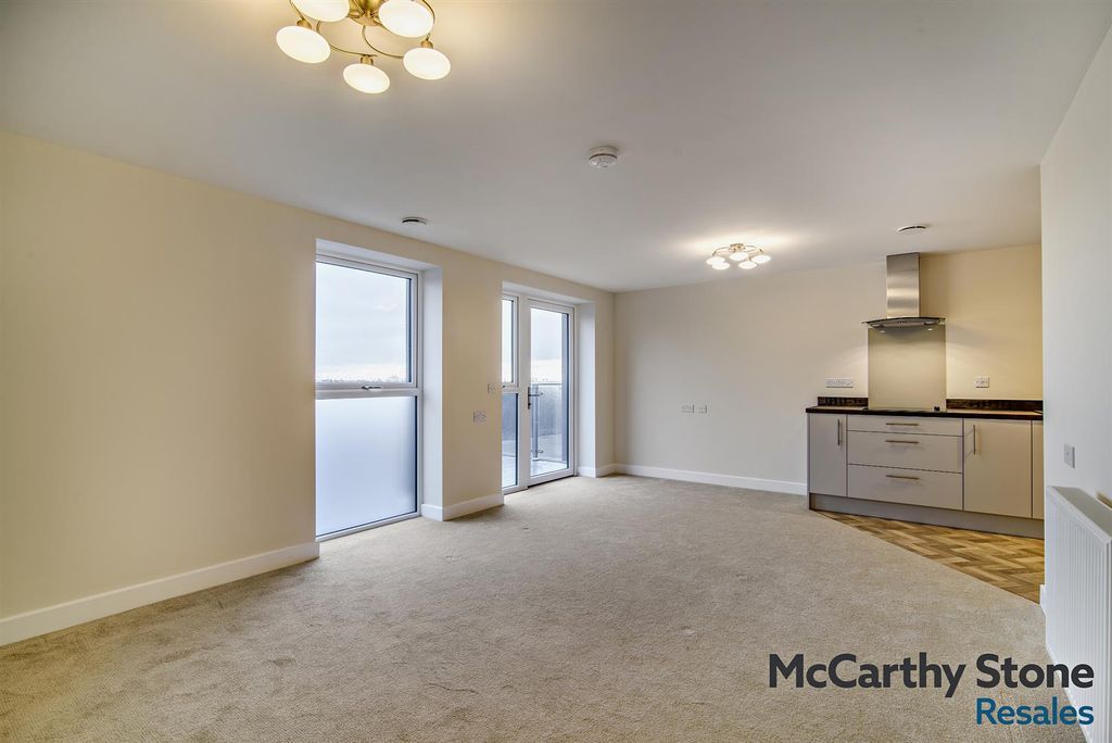Property photo 2 of 38 8676929-Interior08-800.Jpg