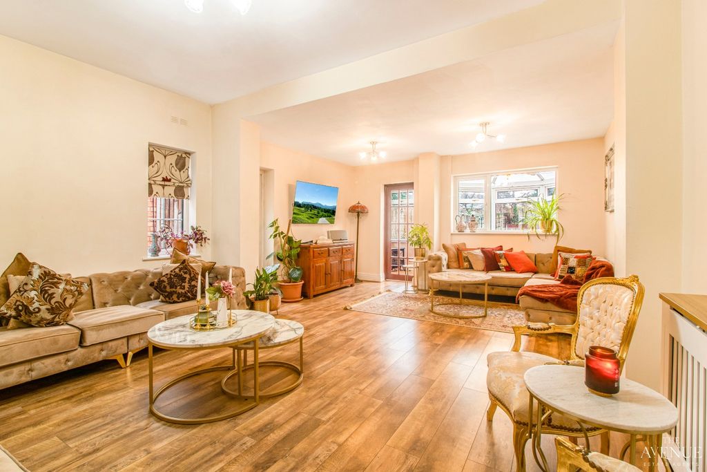 Property photo 2 of 33 4696895