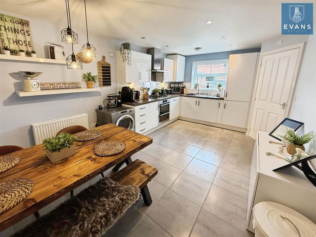 Property photo 2 of 19 Kitchen