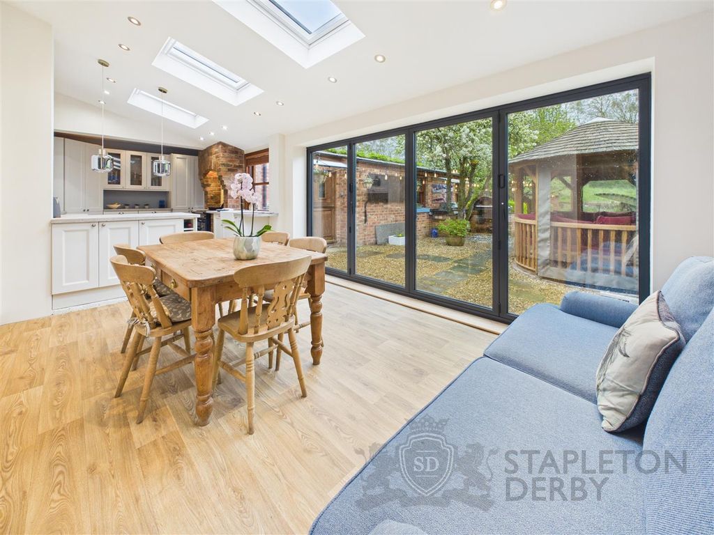 Property photo 2 of 42 Cam04709G0-Pr0371-Still018.Jpg